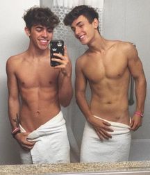 Muscle Twinks