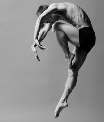 Male Ballet Dancers 5c91e7f0769d3.jpg