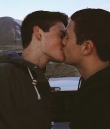 Boys Hugging & Kissing 5c91f023cae0d.jpg