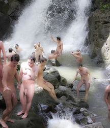 Boys in Public 5cd6a583810a6.jpg