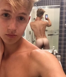 Boy Bums 5cbd60fb41505.jpg