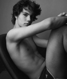 Shirtless boys 5d97967401f6b.jpg