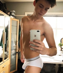 Shirtless boys 5d9796a1afaf4.jpg