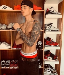 Shirtless Jeans 5df64ac36dfbd.jpg