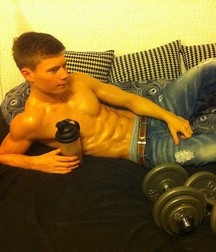 Shirtless Jeans 5df64b13e74c1.jpg