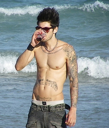Shirtless Jeans 5df64b3eb5ae6.jpg