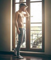 Shirtless Jeans 5df64b7aa5734.jpg