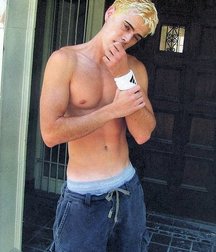 Shirtless Jeans 5df64c309ec67.jpg