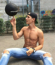 Shirtless Jeans 5df64c822d1d8.jpg