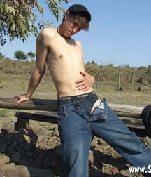 Shirtless Jeans 5df64d058ae52.jpg