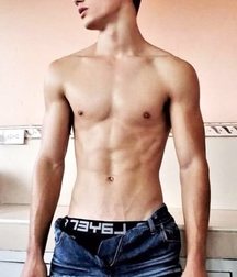 Shirtless Jeans 5df64d6576688.jpg