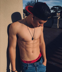 Shirtless Jeans 5df64dbf07569.jpg