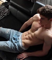 Shirtless Jeans 5df64e09ac75b.jpg