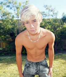 Shirtless Jeans 5df64e227bb79.jpg