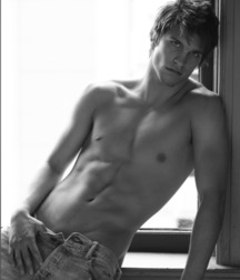 Shirtless Jeans 5df64e599ef91.jpg