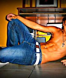 Shirtless Jeans 5df64e7318047.jpg