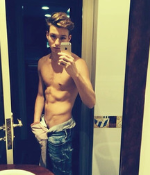 Shirtless Jeans 5df64e75a48ca.jpg