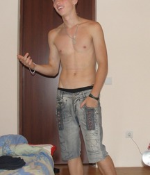 Shirtless Jeans 5df64eed4fb61.jpg