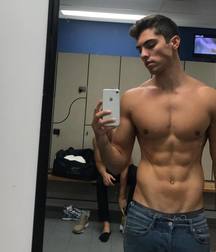 Shirtless Jeans 5df64f63934d2.jpg
