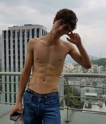Shirtless Jeans 5df64f6de6f70.jpg
