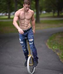 Shirtless Jeans 5df64f760cc9e.jpg