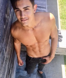 Shirtless Jeans 5df650007b72b.jpg