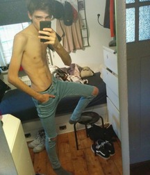 Shirtless Jeans 5df650136ea1b.jpg
