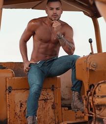 Shirtless Jeans 5df650576f2a6.jpg