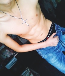 Shirtless Jeans 5df650913c101.jpg