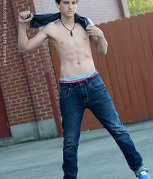 Shirtless Jeans 5df650970ba41.jpg