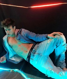 Guys with open shirts and Jeans 5df670562f3aa.jpg