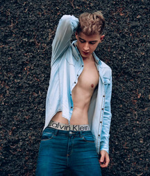 Guys with open shirts and Jeans 5df670d040601.jpg