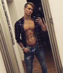 Guys with open shirts and Jeans 5df67140646d7.jpg