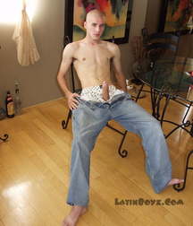 Guys in Jeans with the Dicks out 5df673aacbbeb.jpg