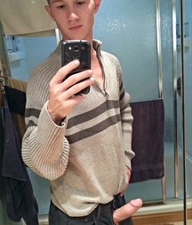 Guys in Jeans with the Dicks out 5df673e9b7970.jpg
