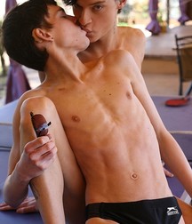 Kisses of love  5d330adb1604c.jpg