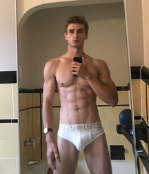 The Hottest Model on Earth 5f2c561b1d565.jpg
