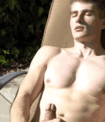 The Hottest Model on Earth 5f2c56350e214.gif