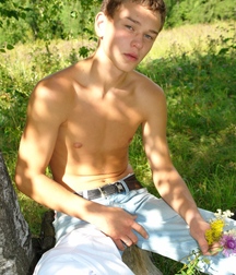 Alex 5cccc9c2b8426.jpg