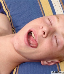 Two boys having fun together 5cccd6a6ddfc3.jpg