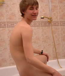 Shower Twink 5ccd741e0884d.jpg