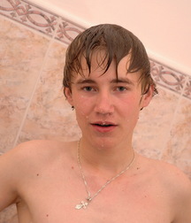 Shower Twink 5ccd74c9b9492.jpg