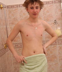 Shower Twink 5ccd750c08687.jpg