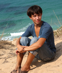 Adil at the Beach 5ccda823345d8.jpg