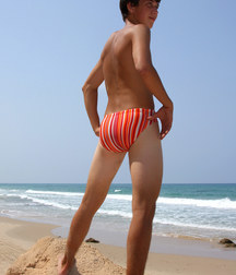 Adil at the Beach 5ccda83b88f35.jpg