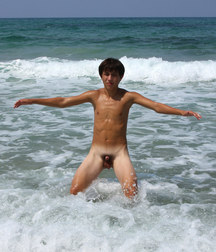 Adil at the Beach 5ccda8832b94f.jpg