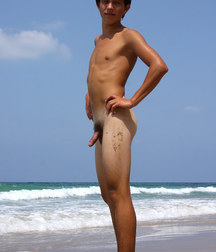 Adil at the Beach 5ccda89e6acb2.jpg
