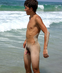 Adil at the Beach 5ccda94754e39.jpg