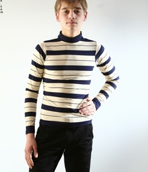 Aaron from 5StarsBoys 5cdc8bc3aeed0.jpg