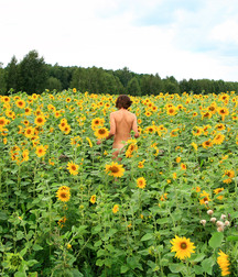 Hans (Outdoors) Second and Last Set 5cec750709bed.jpg